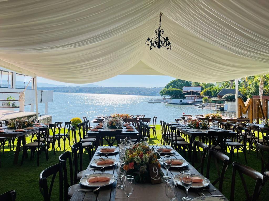 Montaje para evento en Jardín Corona Teques